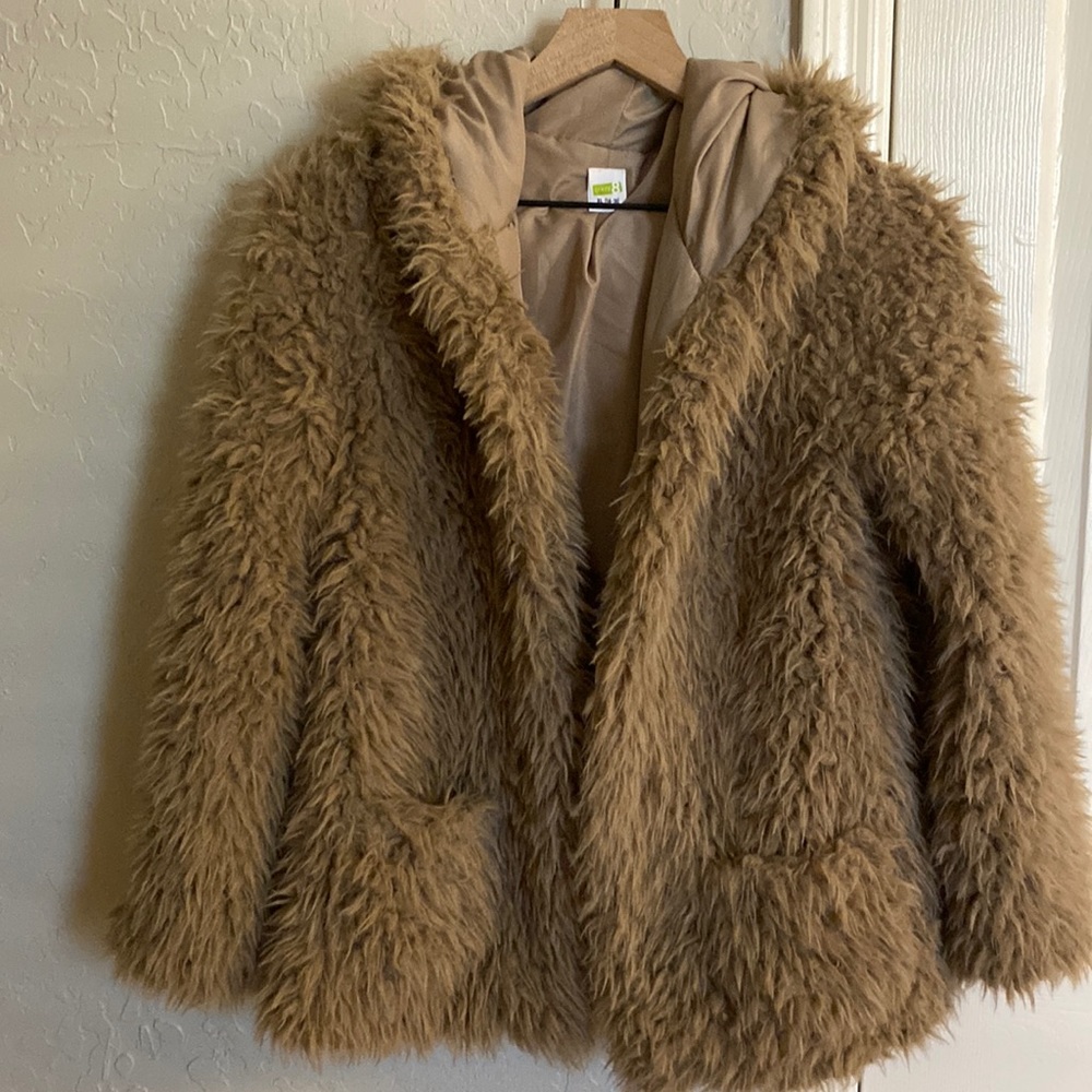 GIRLS Beige Shaggy Jacket w Hoodie & Pockets size 14-16
